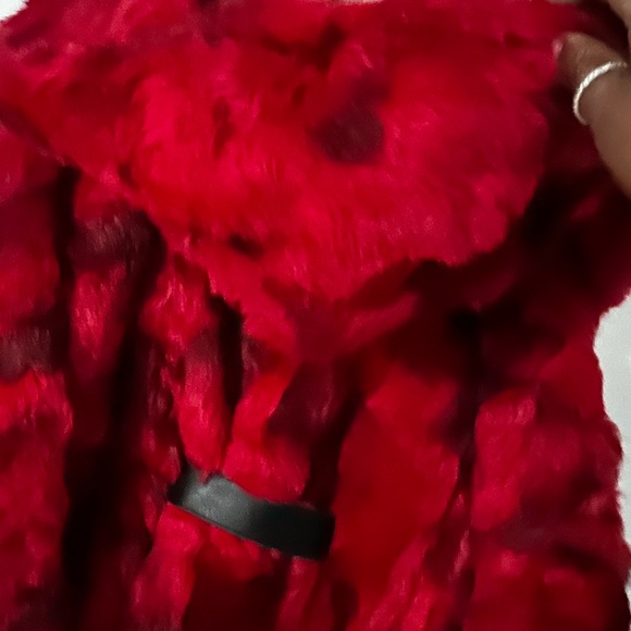 Baby It’s COLD OUTSIDE & This STUNNING red rabbit fur is the perfect for it - Picture 7 of 8